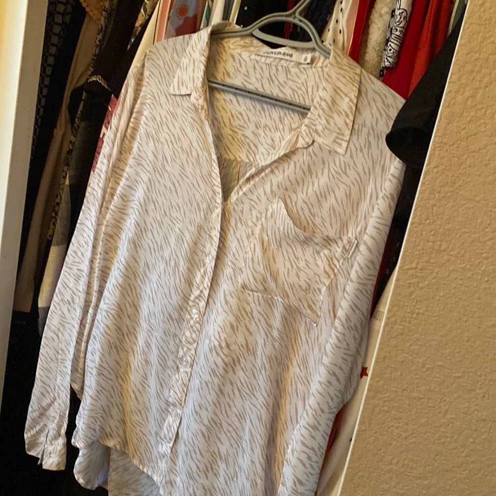 Beautiful fabric only worn once or twice just like new, beige and white.